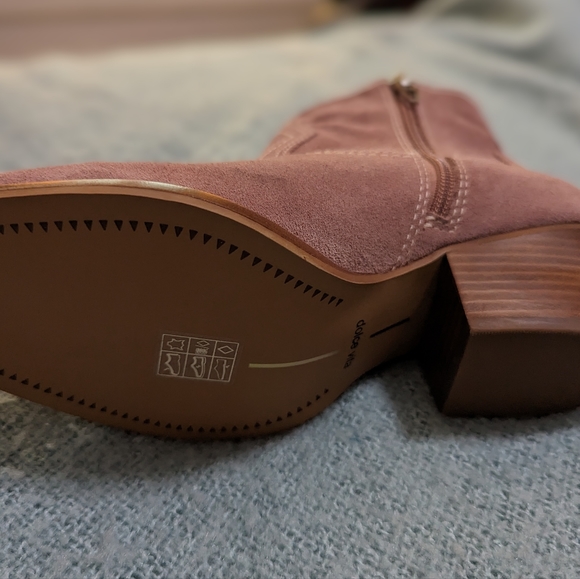 NWOT Dolce Vita, Blush Pink, Booties, Size 8 - Picture 2 of 8
